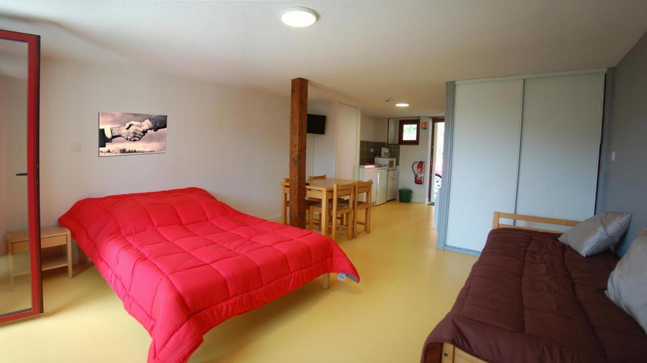 Gite Du Haut Cantal - Appartements Meubles Avec Kitchenette Et Chambres Sans Kitchenette Condat  Dış mekan fotoğraf
